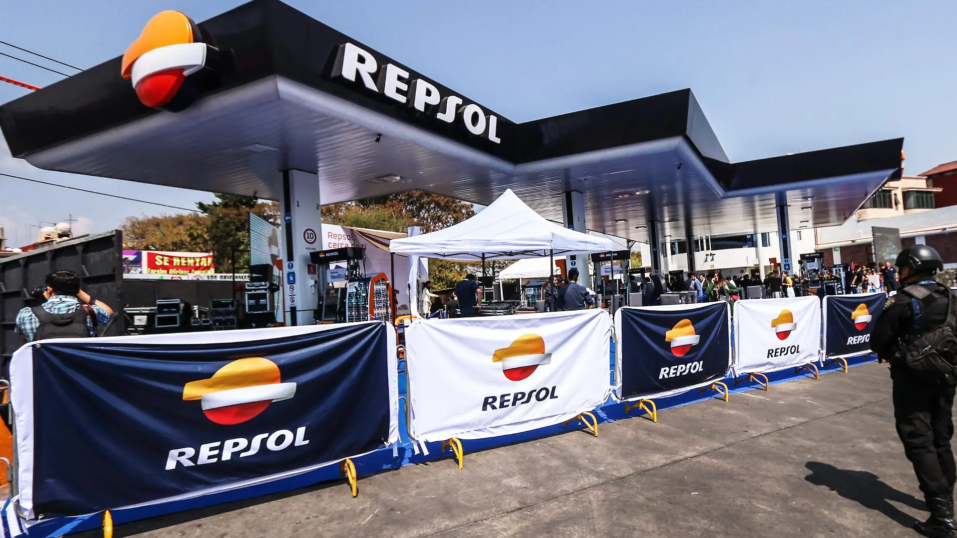 Repsol-Gasolinera-Gasolineria-Gasolina-inauguracion (15)